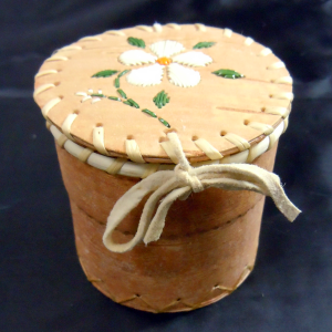 Medium round birch basket with white flower quill design